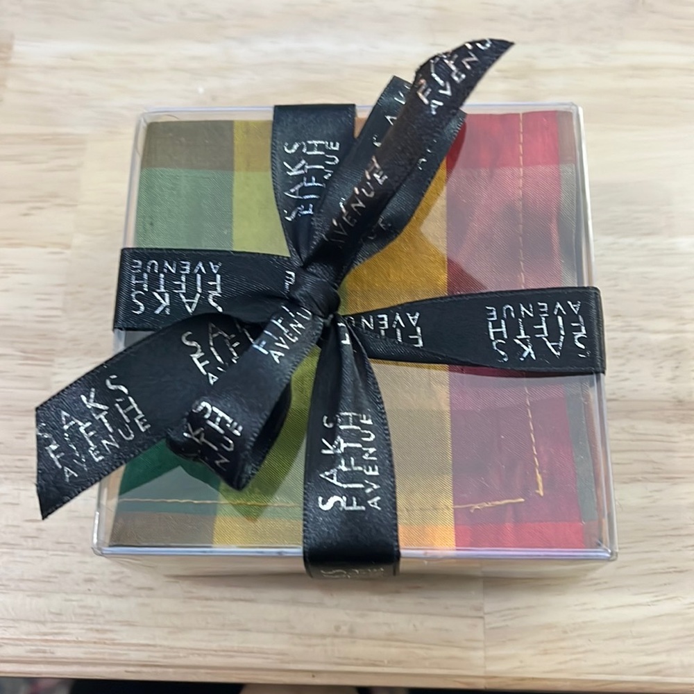 NWT Saks 5th Avenue plaid cocktail napkins. Set of 6.